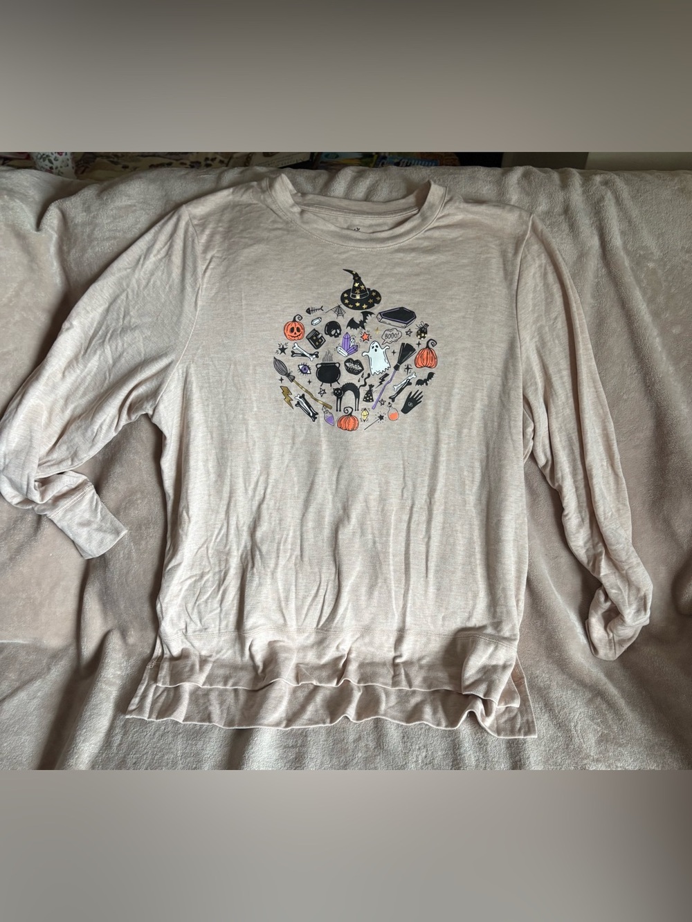 Celebrate Halloween Womenโs Graphic Long Sleeve Top Beige 2XL
